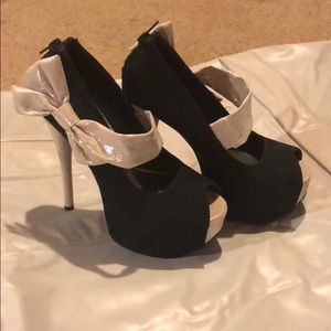 Scene “Maddy” Heels - Black & Silver